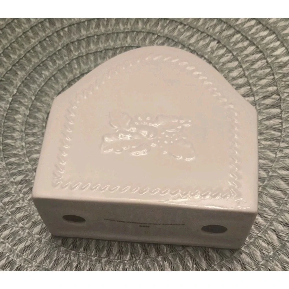 Martha Stewart MSE Napkin Holder White Embossed‎ Ceramic Acorn & Leaves Classic